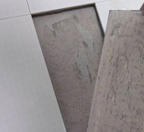繁峙瓷砖空鼓维修公司分享瓷砖铺贴时如果打浆（即涂抹在瓷砖背面和基层上的砂浆或瓷砖胶）过少，会带来以下问题